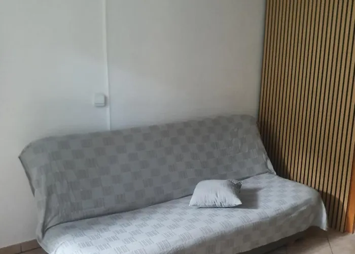 With One Room-lucia *